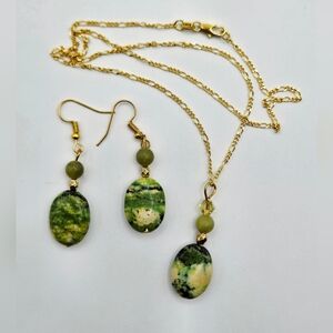 Necklace Earring Set Gold Tone Jade Color Stone